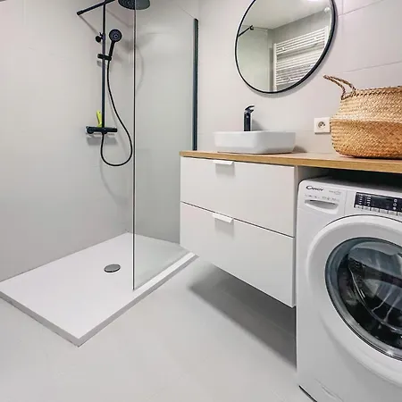 1 Bedroom Cozy In Apartment *